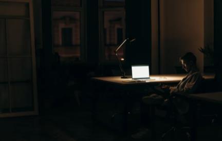 失眠，是因为你从不肯放过自己！