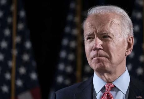 拜登太蠢了，被泽连斯基给玩惨了！