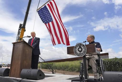 复出的特朗普和流血的美国！