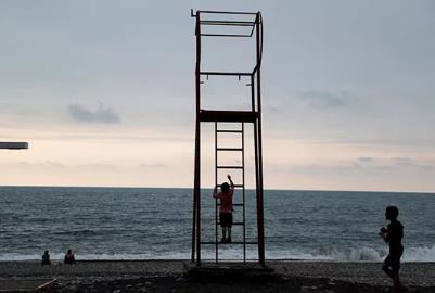 为什么都盯着黑海？