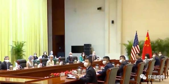 天津会谈，九拳打跑了白魔女！