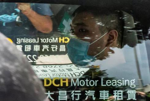 香港终于露出了牙齿！
