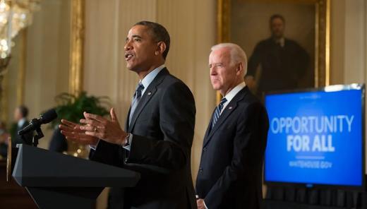 拜登用什么方式避免了联邦政府关门？