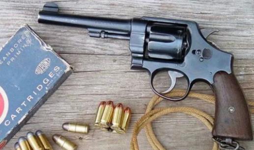 鲍威尔都得新冠死了，感染那么多人，美国为啥还没崩溃？