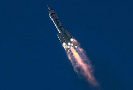 拜登“担忧”，驻华大使突放狠话，中国这两天把美国怎么啦？