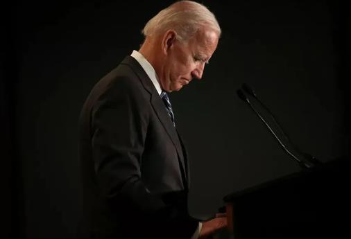 拜登正在卖国！