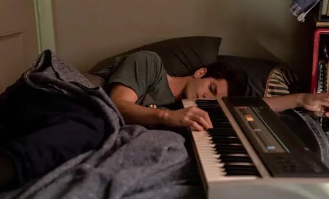 对大脑造成影响的12个坏习惯！