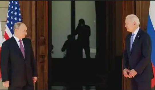 拜登的骚操作！