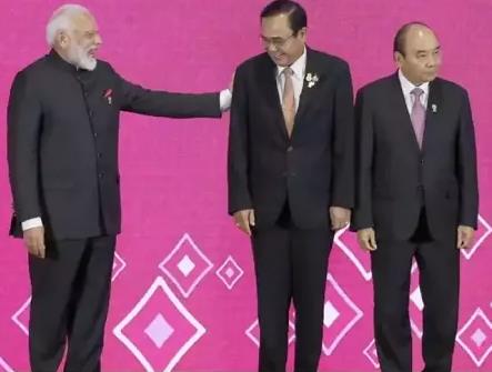 印度连打两张牌突袭中国，结果输惨了！