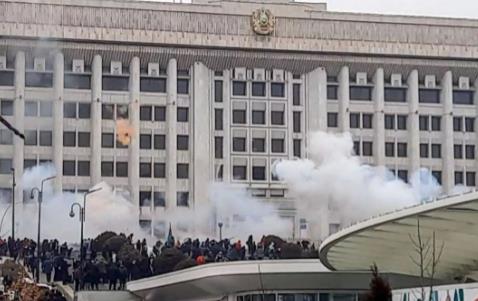 哈萨克斯坦暴乱，拉开了2022年大国激烈博弈的序幕！