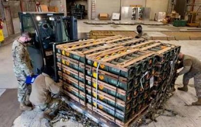 北约大量的援乌武器，可能埋了一个大雷！