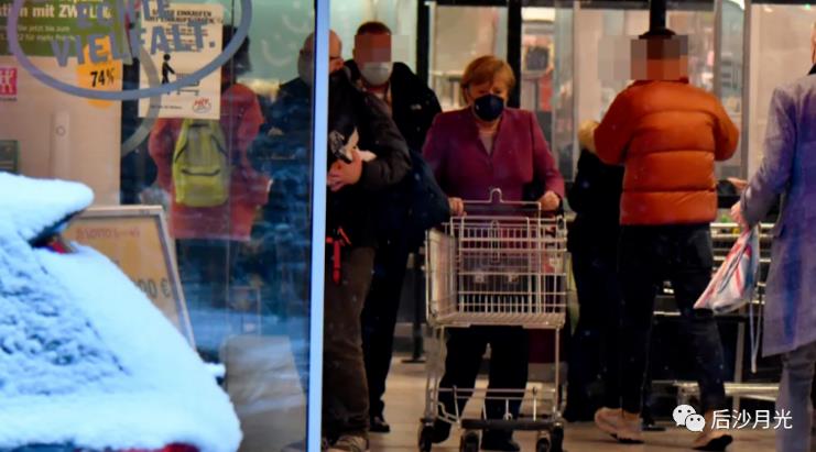 默克尔回击泽连斯基：反对乌克兰加北约没有错！当年到底发生了什么？