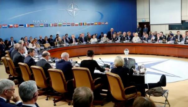 欧洲乱成一锅粥，普京的机会来了！