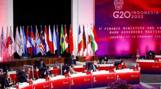 面对美英歧视，中国如何妙挺俄罗斯？