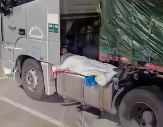 中国物流的隐忧：卡车司机群体忧患录！