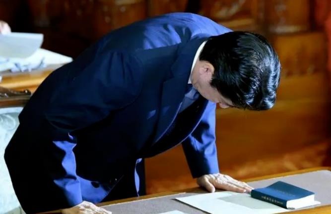精日们想同情安倍，请问宁配吗？