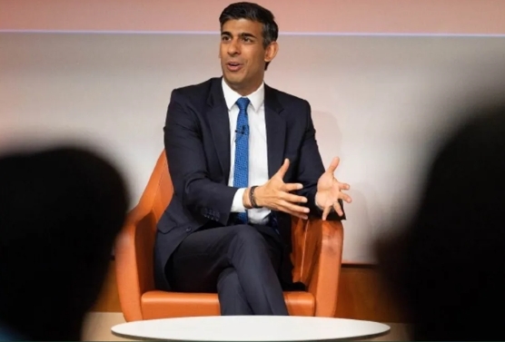 身边啊，全是叛徒！