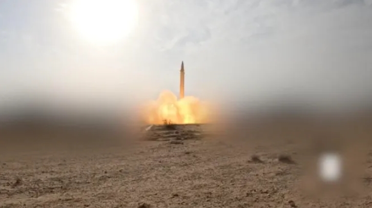 劲爆！胡塞终极大杀器露面，美军航母怎么办？