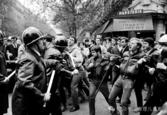 马克龙的梦碎时分，法国命运的齿轮开始转动！