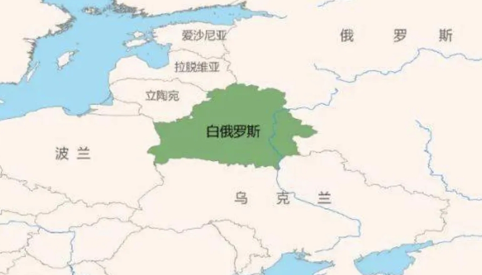 北约峰会在即，扬言警告中国？解放军到了北约家门口！