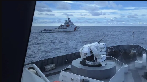 印尼在南海接连“点火”，中方话音落地，海警船卸下炮衣！