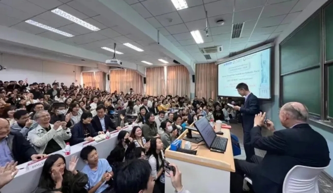 为什么美国无法接受中国的崛起？美国学者说出了真相！