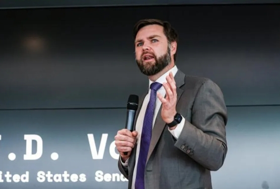 万斯：恐怖政治新星！