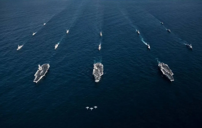 美海军大秀肌肉，三航母齐聚亚太，释放何信号？