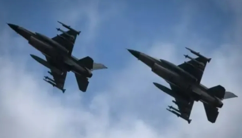 美军战舰击落自家战机，一国错失最大战略机遇！