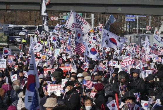 尹锡悦的韩国：小丑回魂，不动如山！