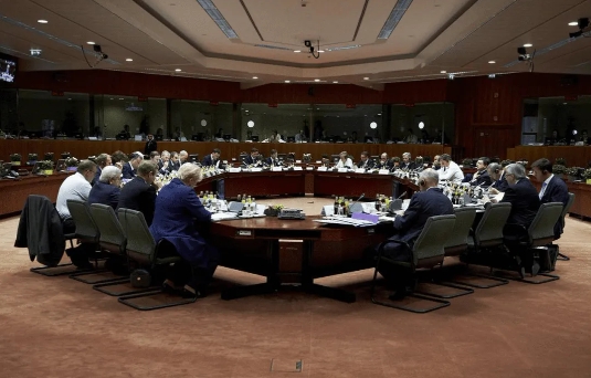 100天内访华？特朗普突然变了！中美斗争新阶段，背后隐藏重大陷阱！