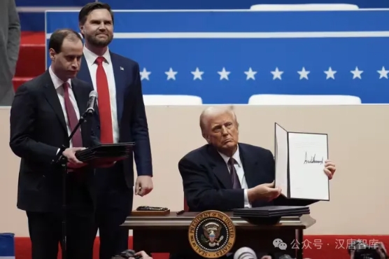 特朗普重启美国国防部，泽连斯基高举俄罗斯威胁论！