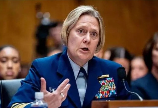 领袖周围，都是叛徒！