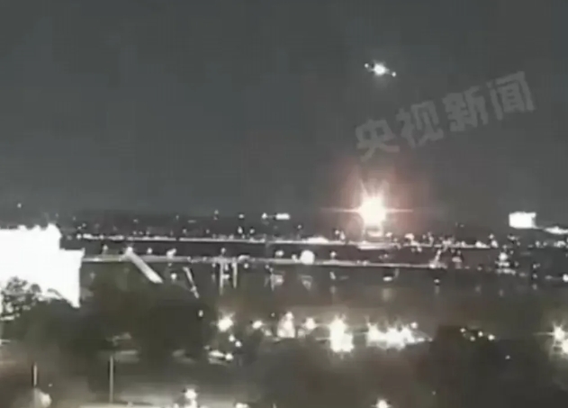 美国空军，连续“放烟花”！