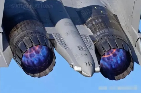 美国五代机数据造假，中国军工人被骗28年！