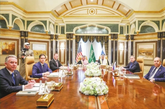 没有火中取栗，只有见风使舵！