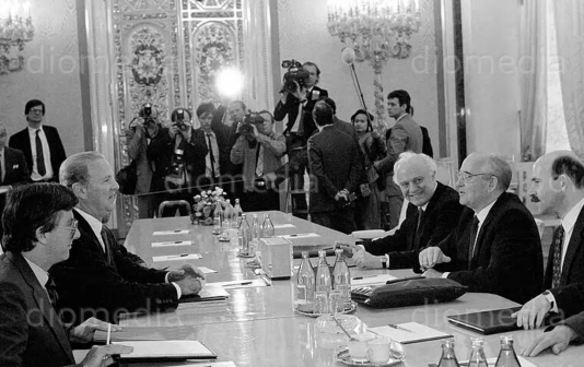 俄乌冲突只有一个真正的侵略者，它的名字就叫北约