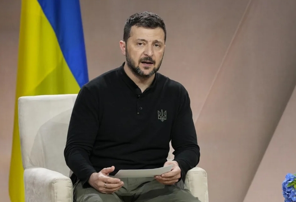 当时就应该一拳打死特朗普！