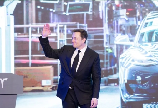 马斯克服软没用