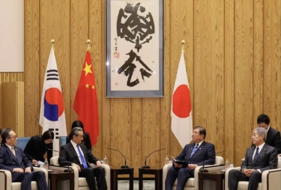 日本狼子，给谁解衣？