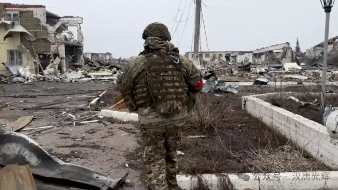 俄军出手重锤雇佣军，10万精锐进击苏梅-哈尔科夫，全线进攻开始！