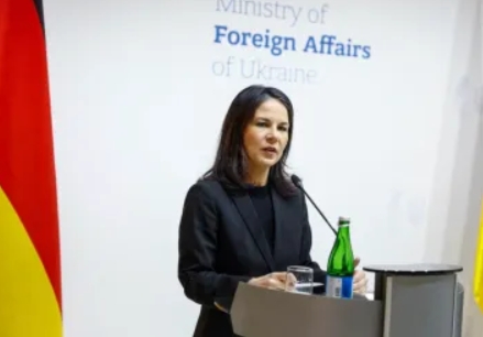 美乌矿产协议背后有重大隐情？何时能签？需让欧洲先掌眼吗？特朗普被窝里笑醒了！