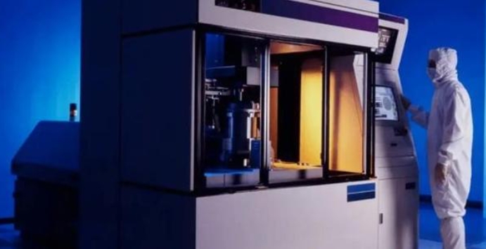 俄罗斯造出了光刻机！