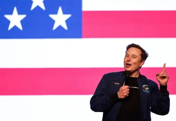 马斯克牵头内讧！