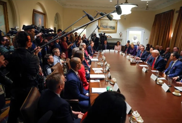 痛打特朗普的七寸！