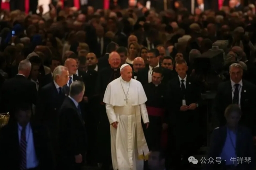 教皇突然去世，很多人问万斯同一个问题！