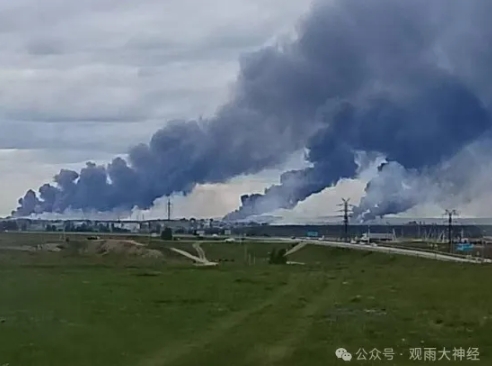 乌军摧毁战略轰炸机虽然让俄军抓狂，但也帮了俄军一个忙...