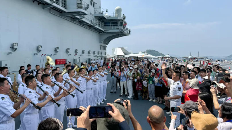 国之重器掀面纱，“山东”舰开放日有多疯狂？