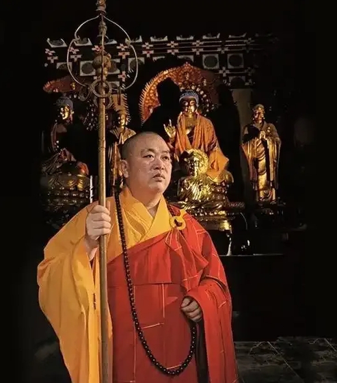 释永信身上的袈裟与《戏台》里的世界，我们该相信什么？