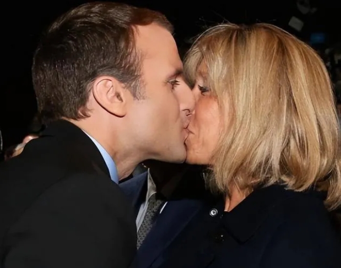 刚刚，马克龙受不了了，他要证明妻子不是男人！